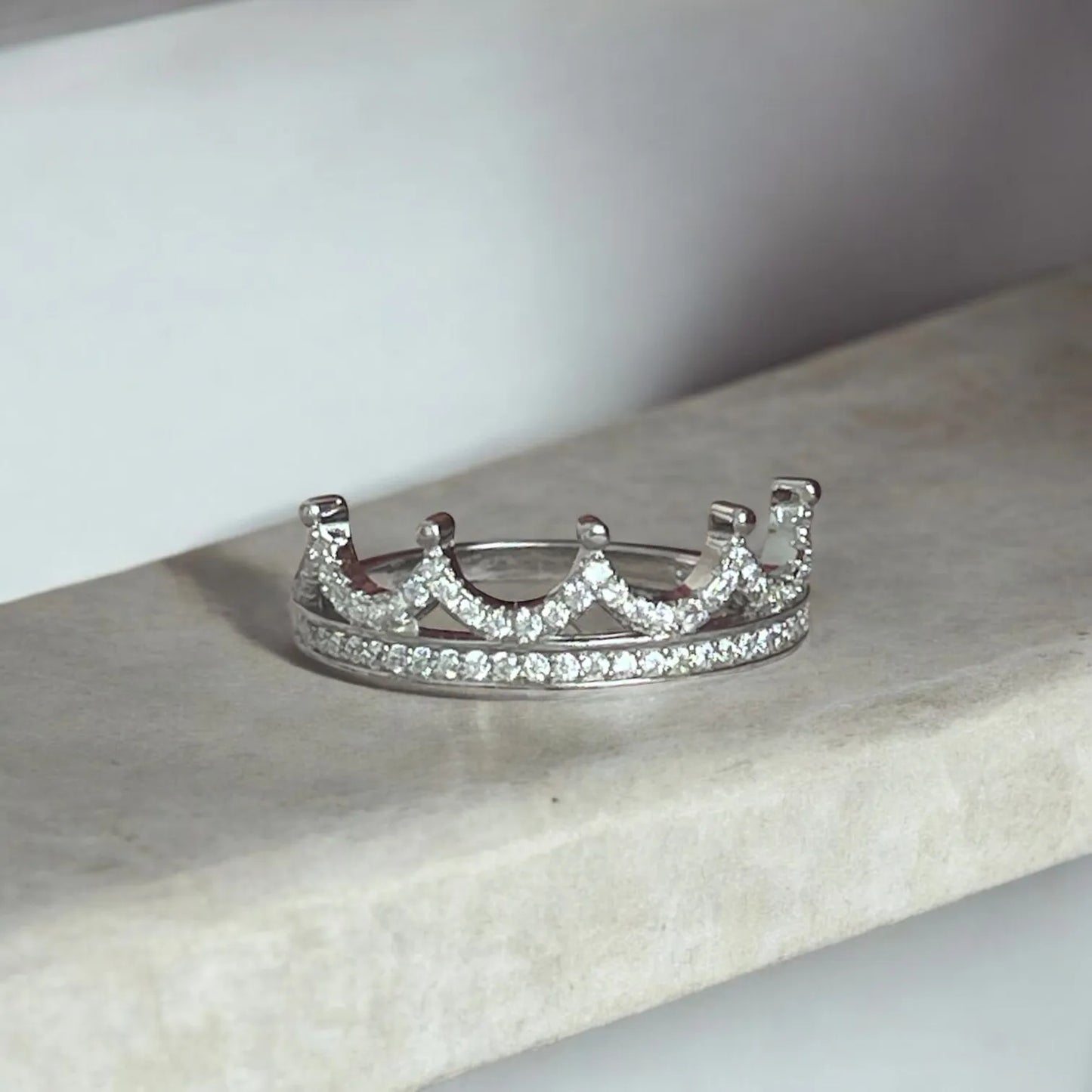 queen silver ring