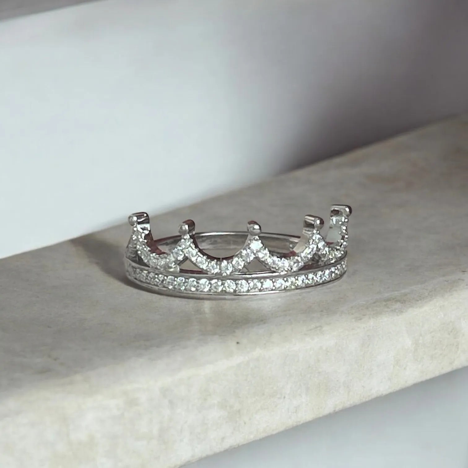 queen silver ring