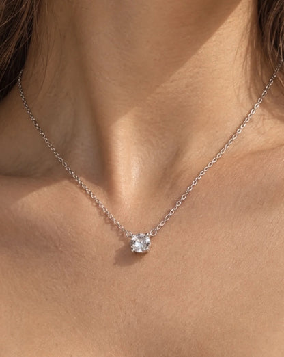 Necklace with a 'Spark of Light' design