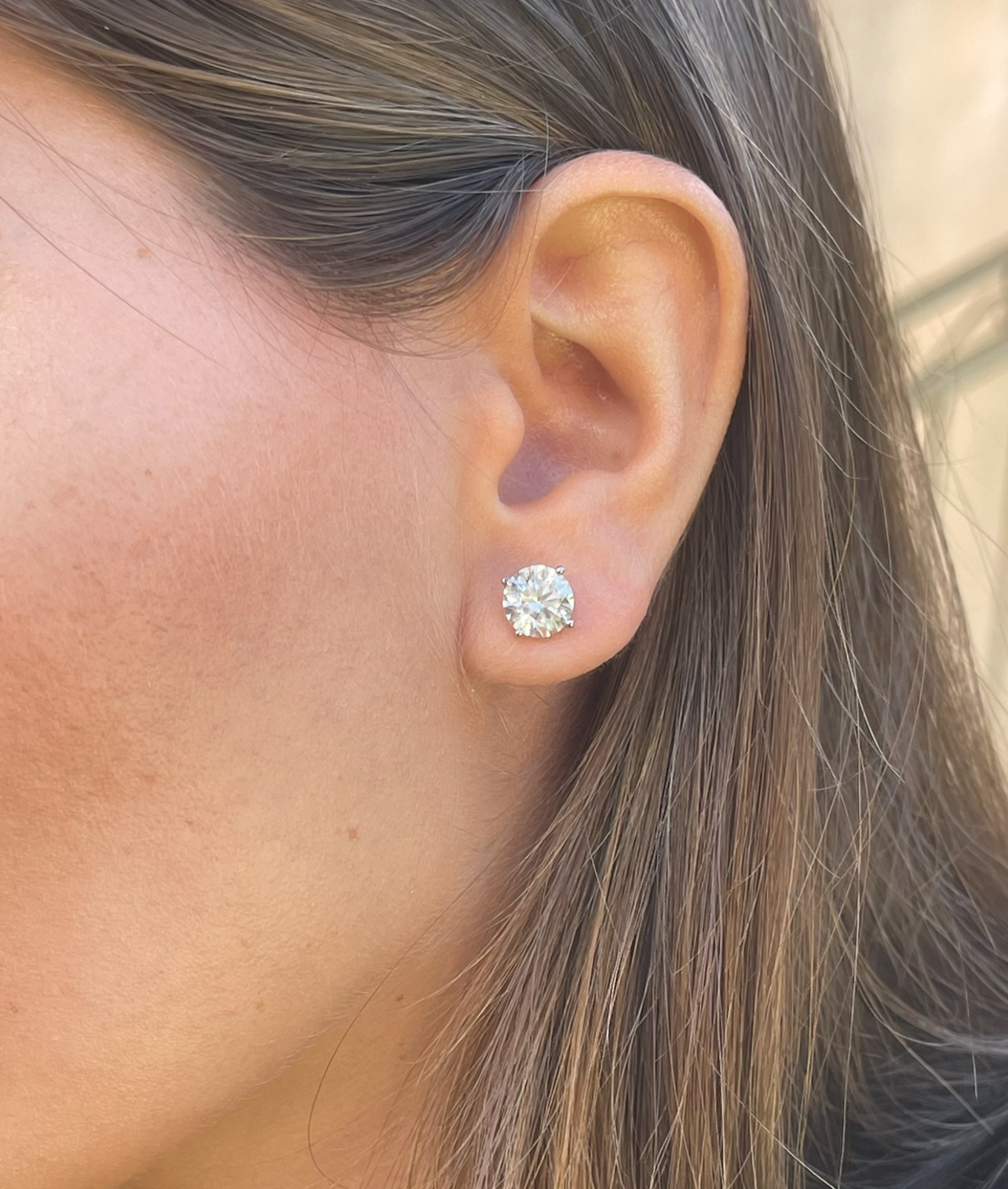 DIVINE FEMININE - Round 4.02 CT