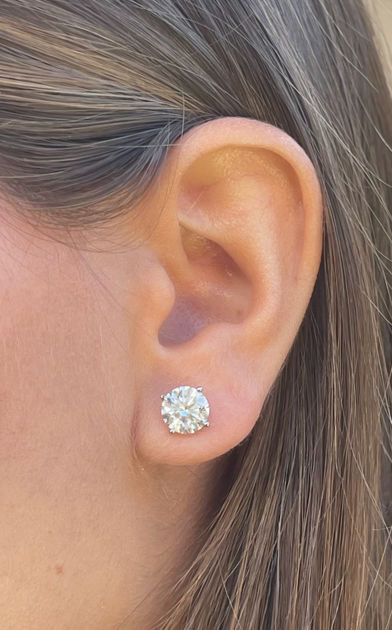 DIVINE FEMININE - Round 4.02 CT