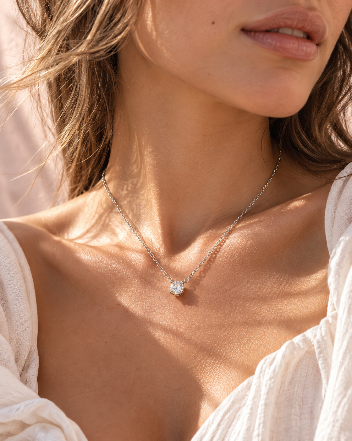 Necklace with a 'Spark of Light' design