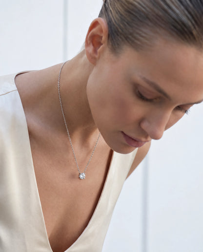 Necklace with a 'Spark of Light' design